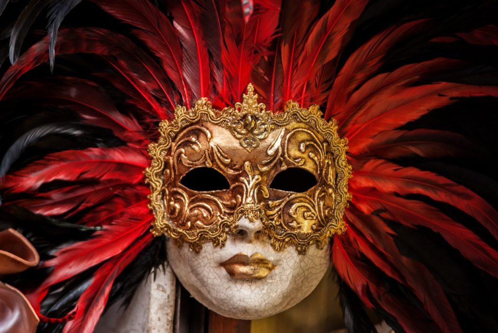 masque de caranaval Sylvie Ducattillon Sophrologue Toulouse Foix